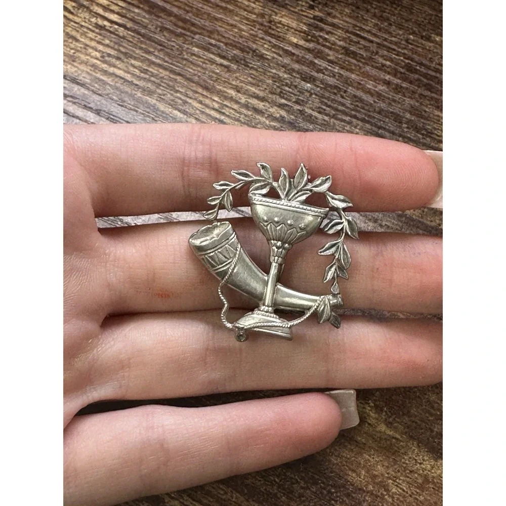 Vintage Estate Coro‎ Sterling Silver Horn of Plenty Brooch Pin! 132 - Picture 2 of 5